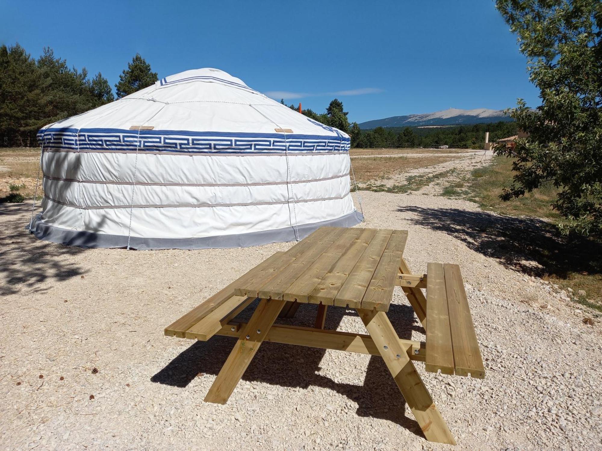 A Ventoux Yourte Monieux Exterior photo