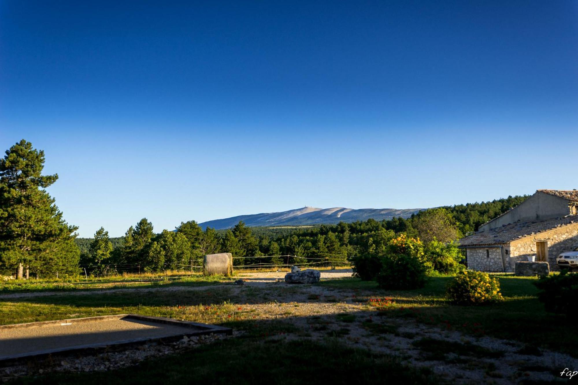 A Ventoux Yourte Monieux Exterior photo